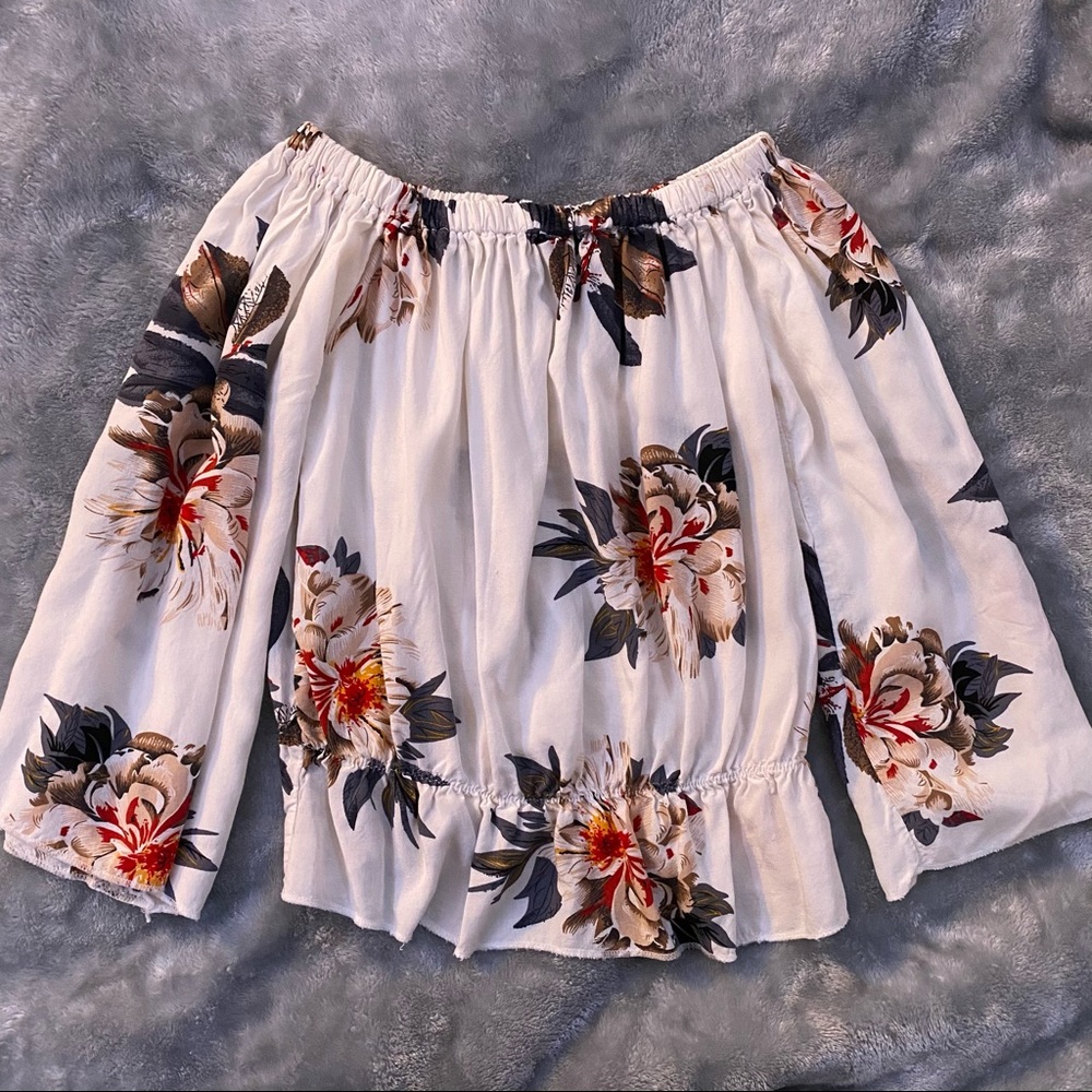 White floral 3/4 sleeve shirt